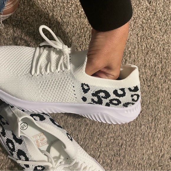 Brand new Casual sneaker/shoes - Picture 8 of 9